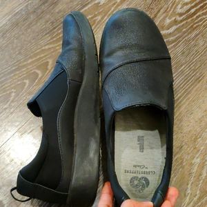 Clarks cloudsteppers cushion shoes slippers , very comfortable. Size 7